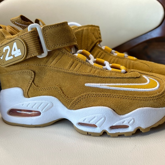 NIKE AIR GRIFFEY MAX SHOES YOUTH SIZE 5… SAME DAY SHIPPING